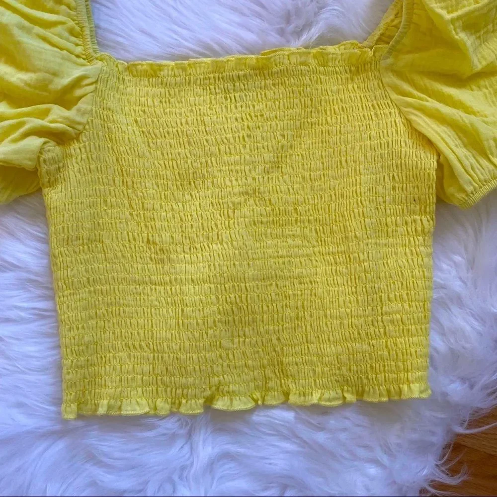 Socialite Top Short Puff Sleeve Smocked Yellow Size Large